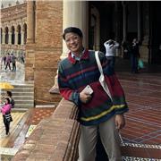 ¡Soy Gynno! Tengo 23 años. Soy de Filipinas. Soy hablante nativo de inglés. Estudié Ciencias Políticas en la Universidad Ateneo de Manila en Filipinas. Actualmente, estoy en Sevilla, España. Quiero enseñar y ayudar a niños, adolescentes o adultos jóvenes